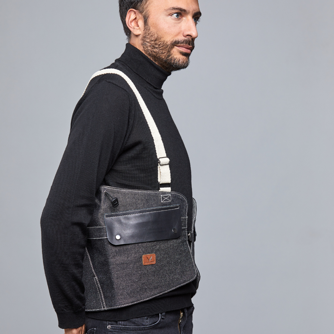 Movers Vest bolso chaleco negro vaquero – vista lateral