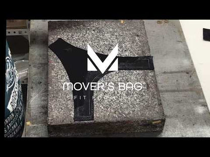 video del proceso de producción de los bolsos, cómo se va haciendo pieza por pieza y se cosiendo y cortando para que todo encaje luego en el bolso.